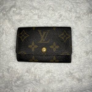Louis Vuitton Key Pouch 6 Ring